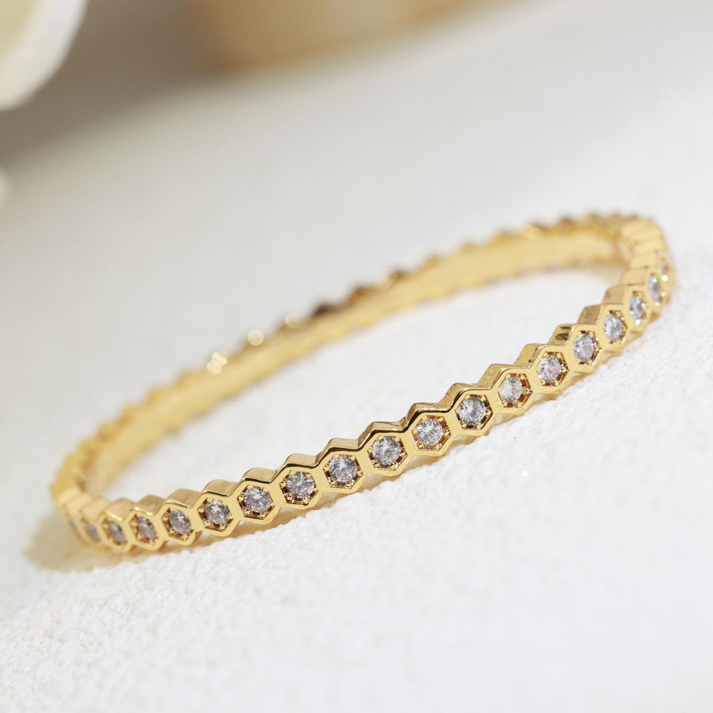 

Браслет серии Wave Honeycomb для повседневной носки, подарок на день рождения, микроинкрустация, покрытие из 18-каратного золота, материал унисекс open золотой