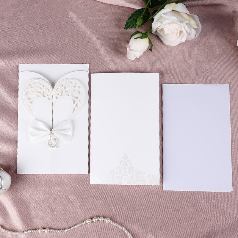 Kalp Şeklinde Fiyonklu Düğün Davetiyesi - Zarif, Avrupa Tarzı, Oyuk Tasarımlı ve Yazdırılabilir İç Sayfalı