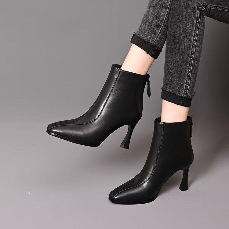 Pointed high heels women's stiletto mother shoes 2025 new temperament fashion autumn and winter velvet brown short boots