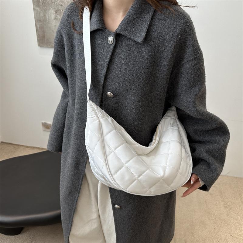 Fashion Rhombus Quilted Dumpling Bag Women's 2025 New Casual Versatile Shoulder Messenger Bag Large Capacity Lightweight Bag