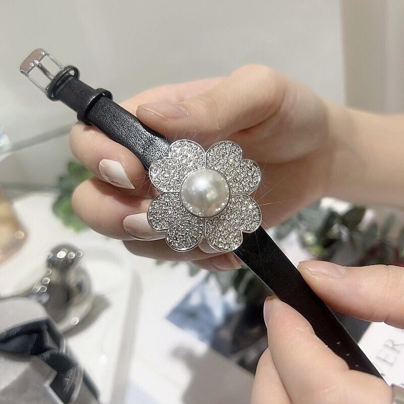 Flower Flip Flip Watch Women S Personality Fashion Diamond-Encrusted Pearl Leather Light Luxury Women S Watch Waterproof
