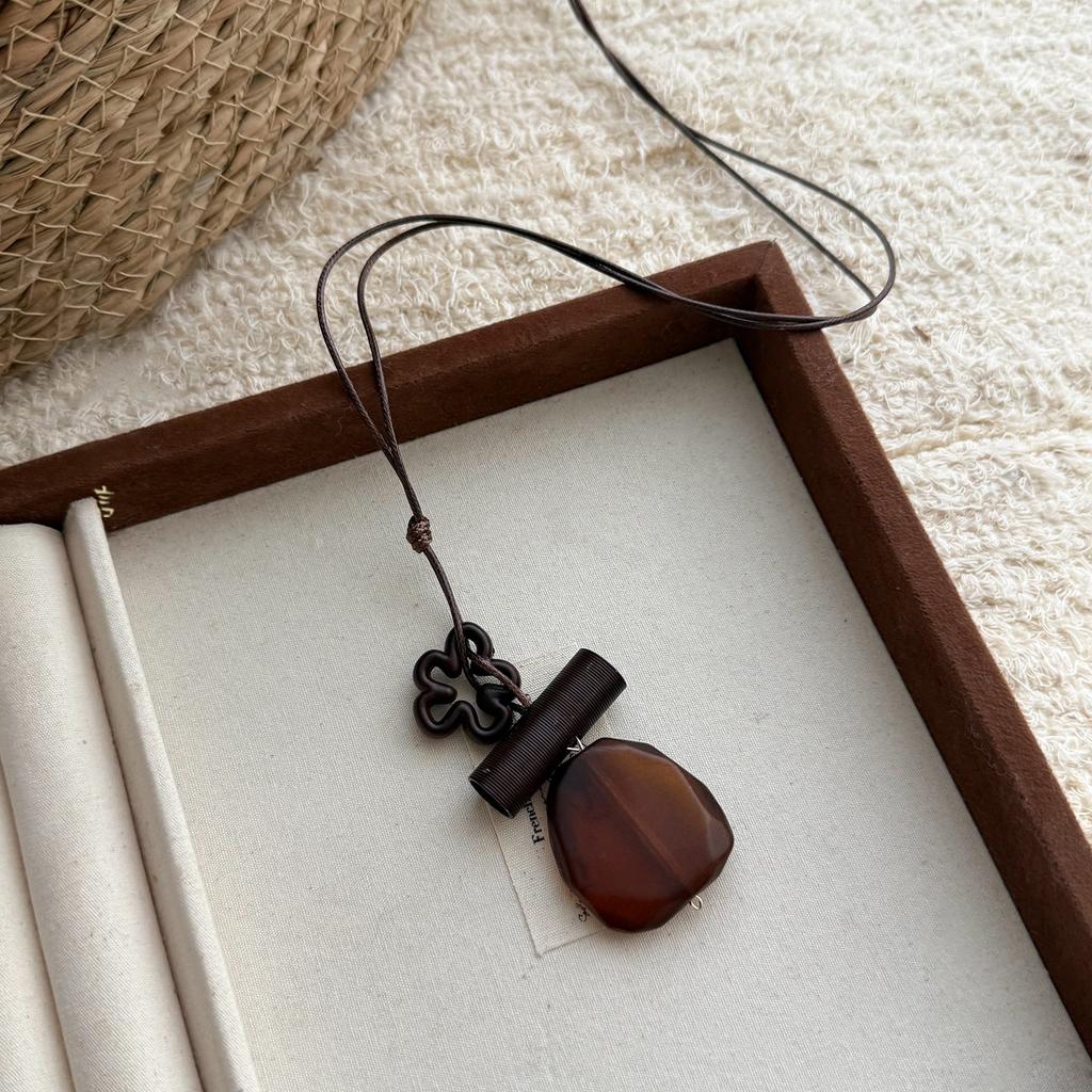 Vintage Resin Wood Pendant Necklaces for Women Brown Irregular Hollow Square Sweater Chain Adjustable Rope Neck Chain Jewelry F