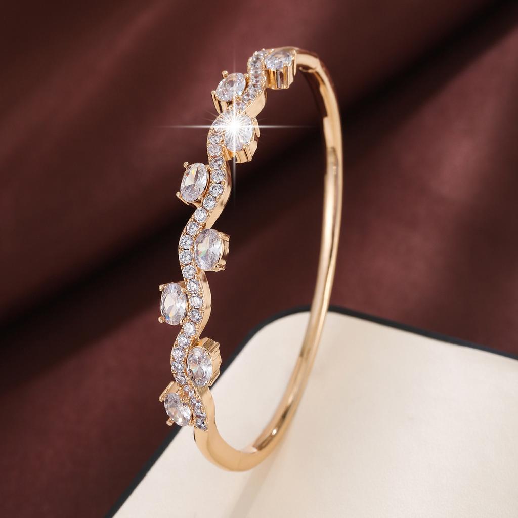Fashionable and Exquisite Micro-paved Zirconia Women's Light Luxury and High-end Jewelry Bracelet
