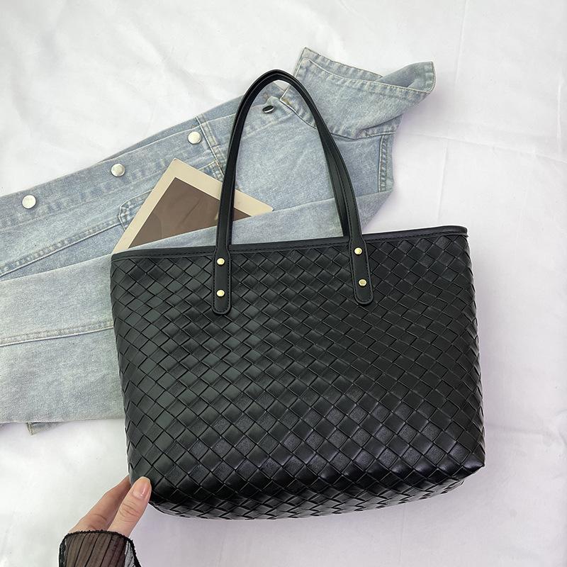 

Высококачественная дорожная ретро-сумка женская 2025 новая модная плетеная сумка через плечо большой вместимости портативная сумка-тоут чёрный