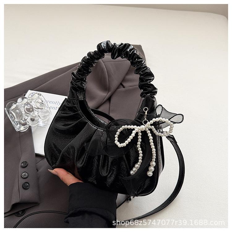 

2025 new pleated light luxury niche handbag girl department small fresh versatile shoulder messenger bag cloud bag woman чёрный