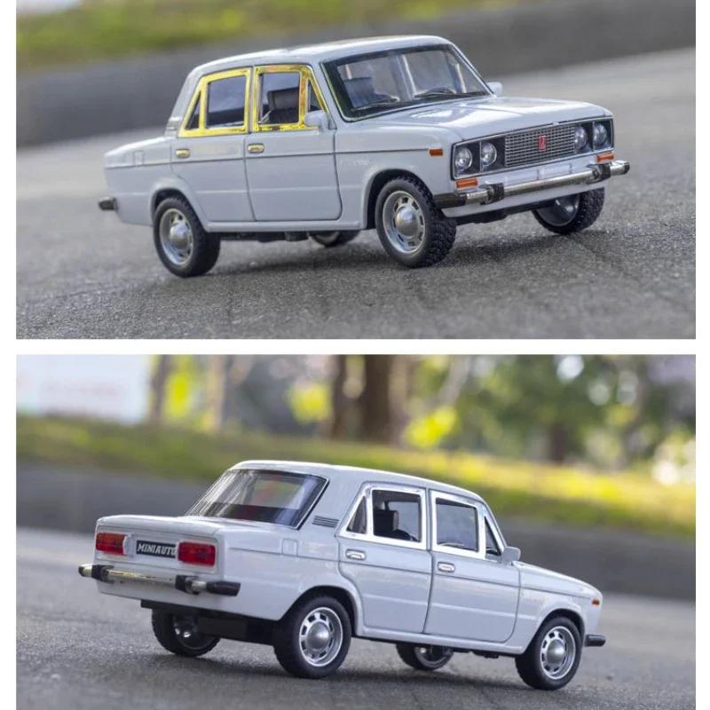 1:24 2016 Lada High Simulation Diecast Metal Alloy Model Car Pull Back Sound Light Car Children Gift Collection