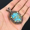 Pingente de fio de cobre puro envolto em pedra preciosa turquesa de cobre feito à mão