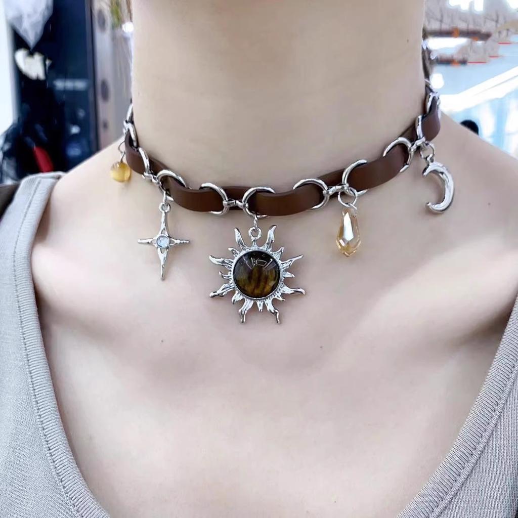 Maillard Brown Blazing Sun Astral Collar Niche Design Vintage Hottie Chocker Necklace Men and Women