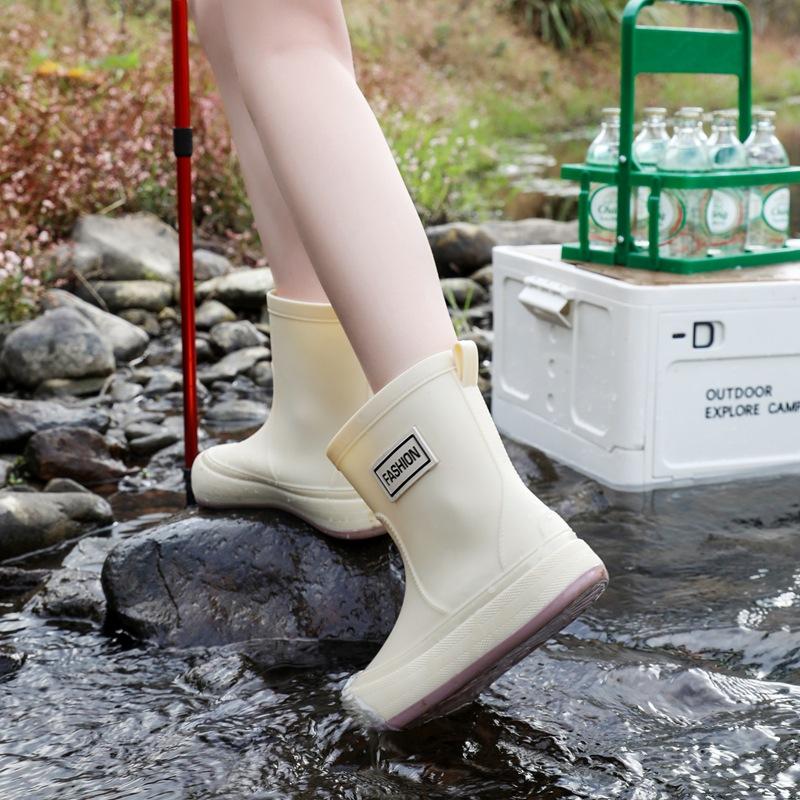[One piece] water shoes women's medium tube outer wear short rain shoes fashion rain boots thermal rubber shoes water shoes