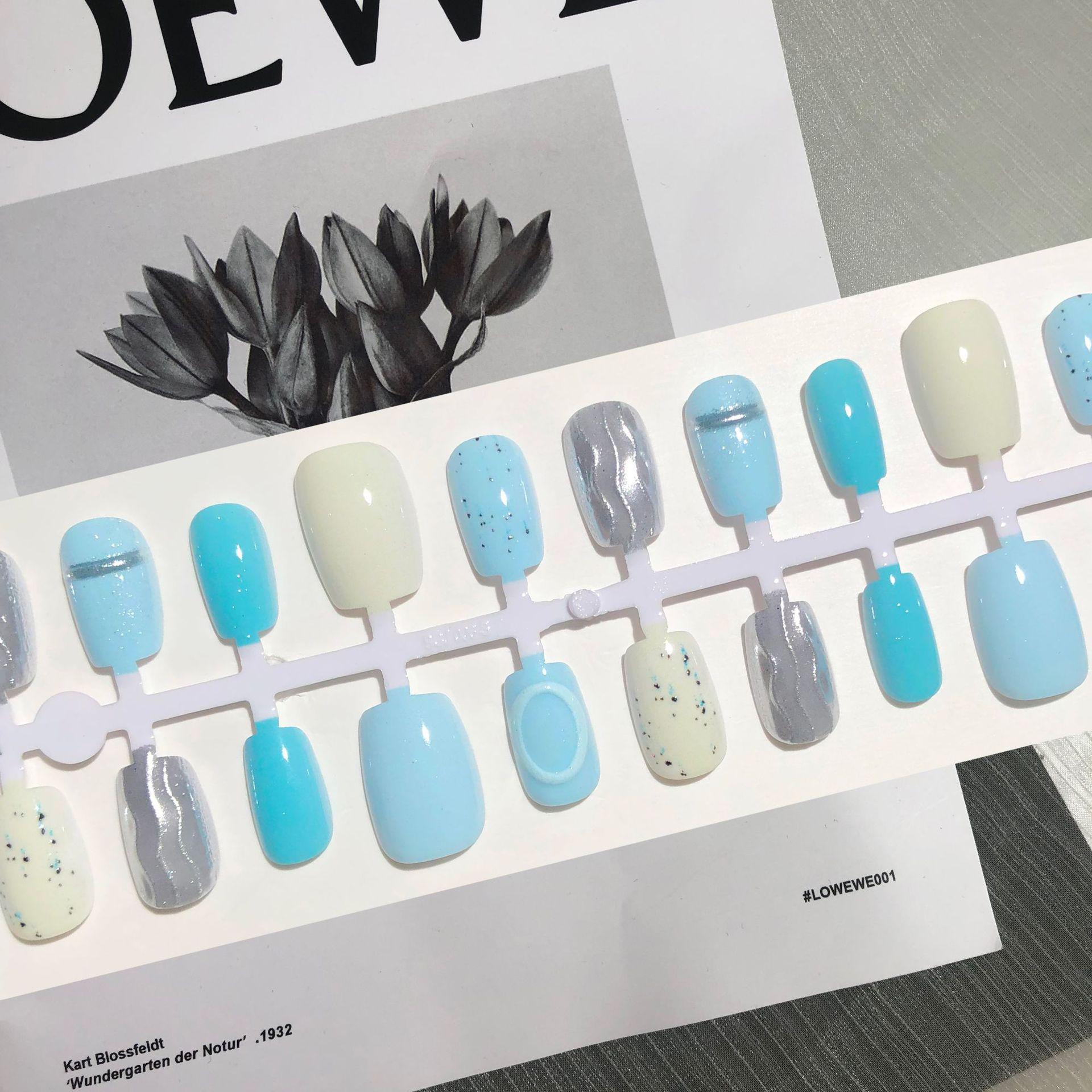 

Milk Blue Short Wearable Nails with Silver Mirror Finish - 30 Piece Set