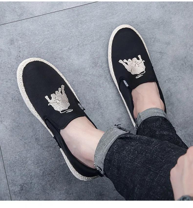 Fashion Coslony New Men Casual Loafers Classic Flat Men Shoes Embroidered Tiger Shoes Letter Printing Slip On Footwear Male Plimsolls
