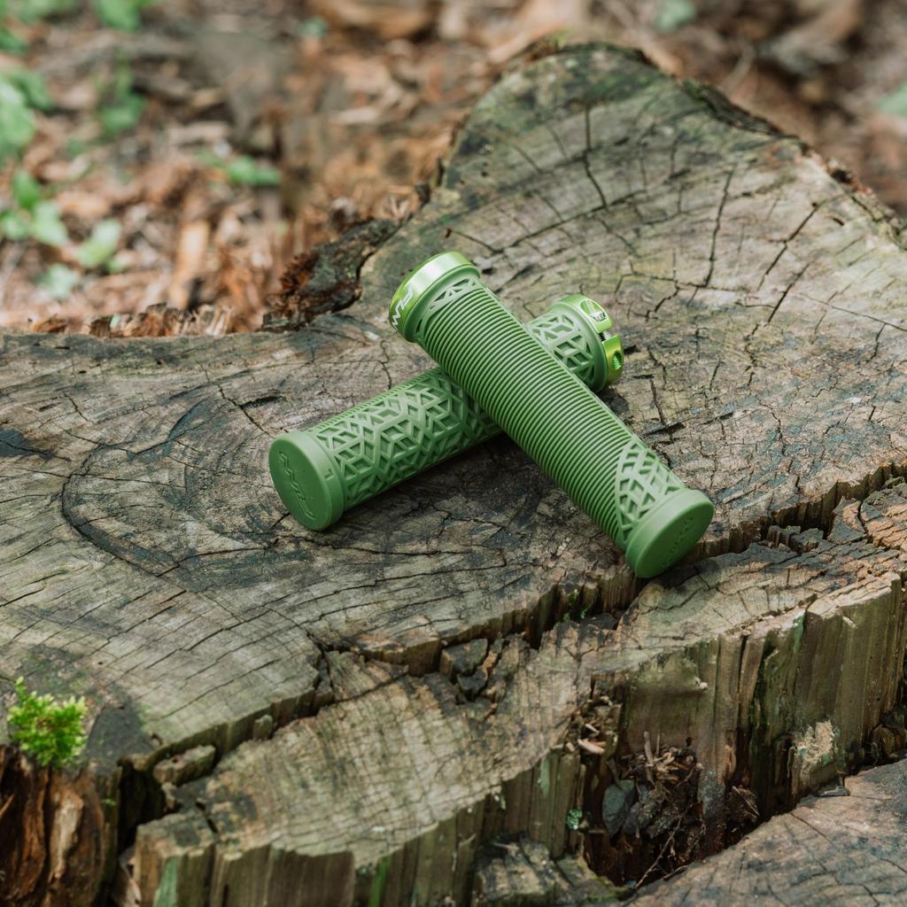 Funn Hilt JR Bicycle Handlebar Grips 19mm Inner Diameter Bike Handlebar Locking Grips with Short Bicycle Grips for and Boys - Single-Sided Lock-On