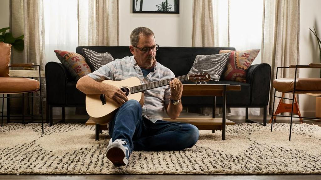 Taylor BT1e Electric Acoustic Mini Acoustic Guitar Taylor