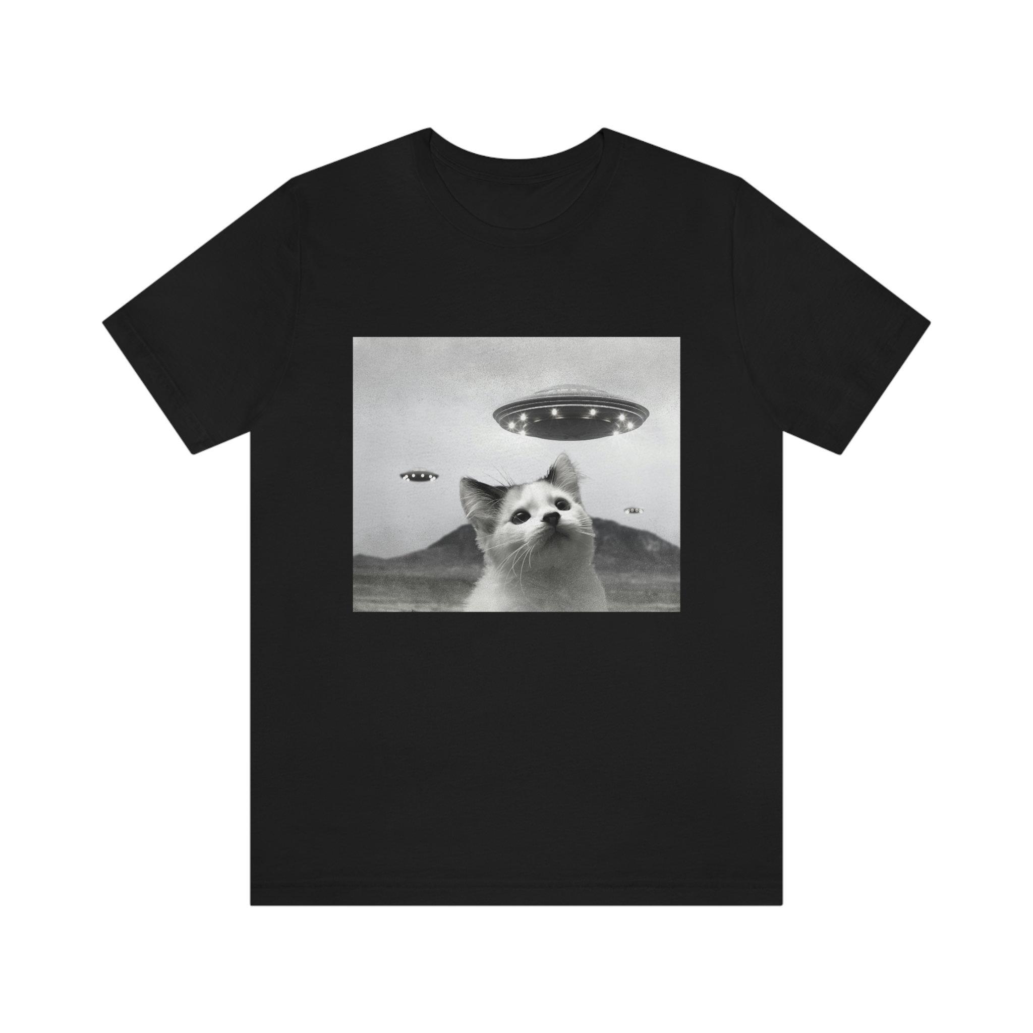 HOT SALE Kitten Abduction UFO Graphic T-shirt Fun Cat Tee Gift for Cat Lovers Fun Cat Tee Gift for Cat Lovers Cat Shirt 4XL