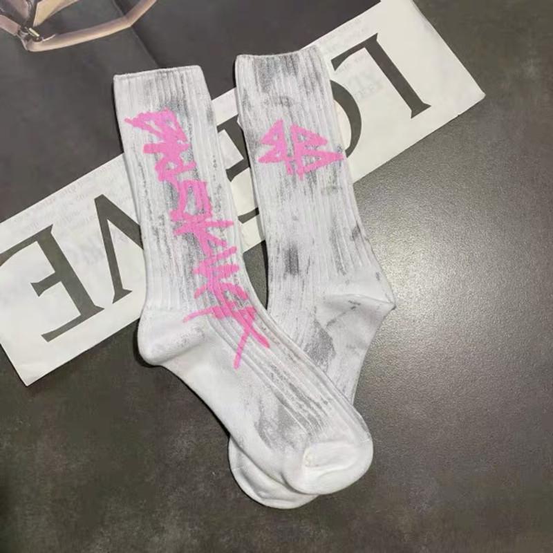 Europejski styl Influencer Graffiti Modne skarpetki do połowy łydki dla kobiet