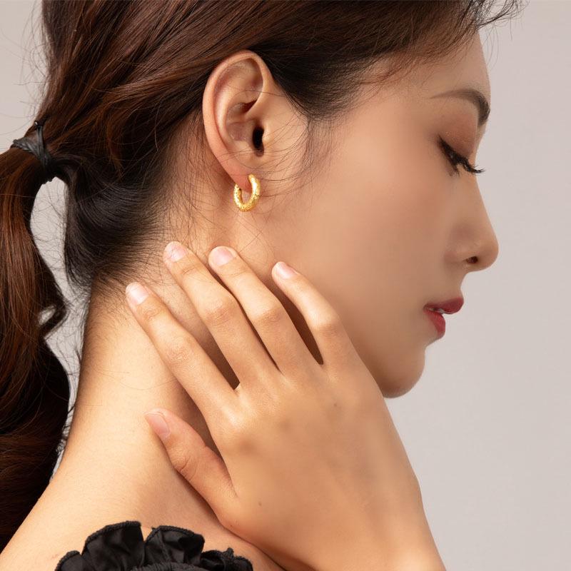 

S925 Sterling Silver Hoop Earrings, Unisex Textured Circle Design, High-End European & American Vintage Dangle Ear Cuffs.