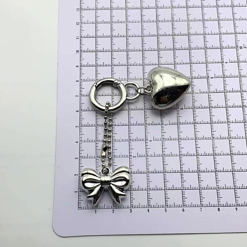 Elegant Large Love Heart Pendant Keychain Sturdy Alloy Charm Fashion Accessory for Men and Women Stylish Outfits