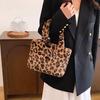 Leopard Print Plush Handbag Soft Fluffy Tote Bag Stylish Shoulder Bags for Women Daily Use Winter Plush Far Totes KTY