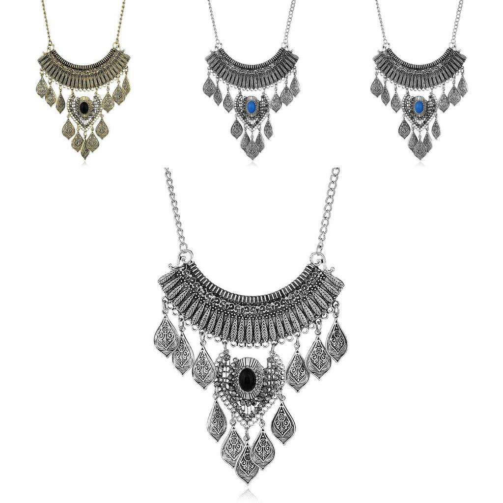 Vintage Leaf Pendant Necklace With Alloy Metal And Dazzling Embellishments For Artsy Women