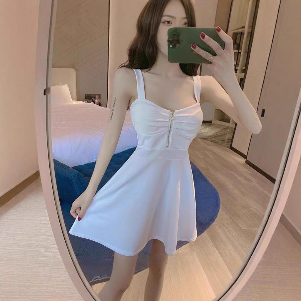 Letní A-liniové šaty se špagetovými ramínky s volánky a zipem