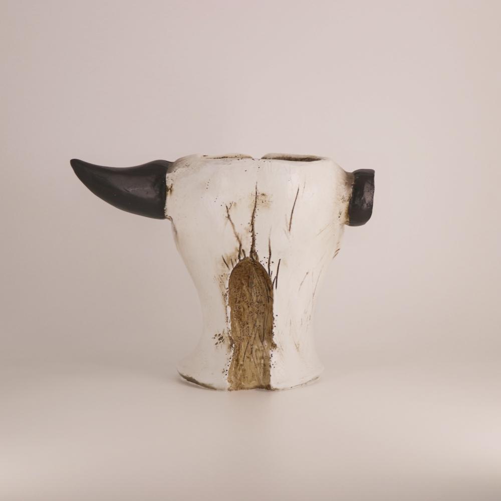 Resin Bull Head Skull Flower Pot Home Garden Decoration Planter Container Desktop Creative Retro Bull Head Statue Vase Ornament