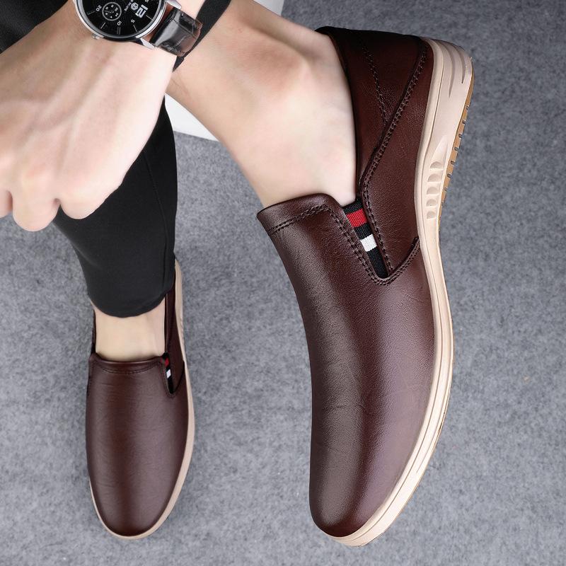 

Мужская обувь 2025 лето новая повседневная обувь с закрытой стопой на одной педали для улицы удобная универсальная мягкая подошва амортизация повседневная кожаная обувь тренд 44 коричневый