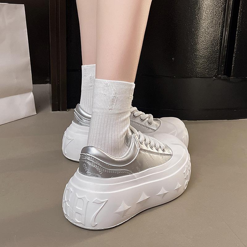 Europeiske fritidssko med tykk såle og høydeøkning for kvinner 2025 vår nye damesko storhodet dukkesko allsidig mote brødsko