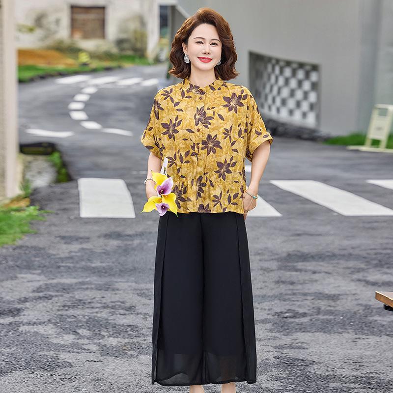 2026 Summer Stylish Two-Piece Set for Middle-aged Women: Short Sleeve & Loose Fit