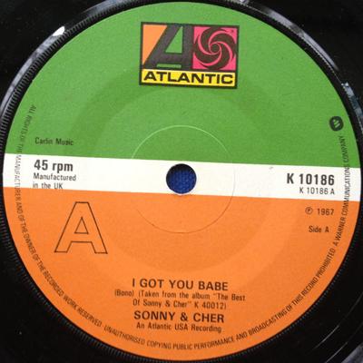 Disque 7 pouces SONNY & CHER - I Got You Babe K10186 Atlantic UK Soul/Funk Occasion