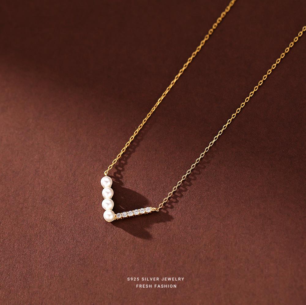 

S925 Sterling Silver V Shape Half Pearl Half Zircon Pendant Necklace for Women Simple Light Luxury Wedding Jewelry Accessories 45cm золотий