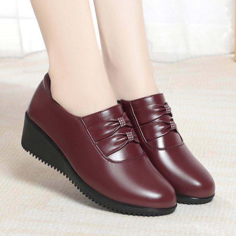 Spring and Autumn Leather Shoes Soft Leather Middleaged Mom Wedge Heel Shoes Single Shoes Women's Soft Sole Nonslip Middle Heel Comfortable