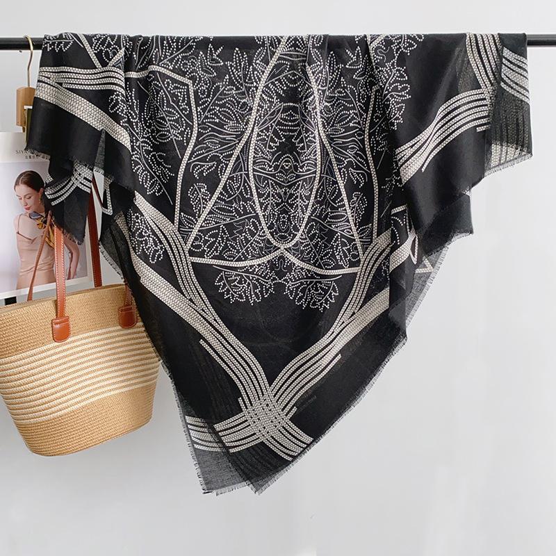 Retro niche beard removal large square scarf fashion style women's air-conditioned room shawl travel photography decorative scarf