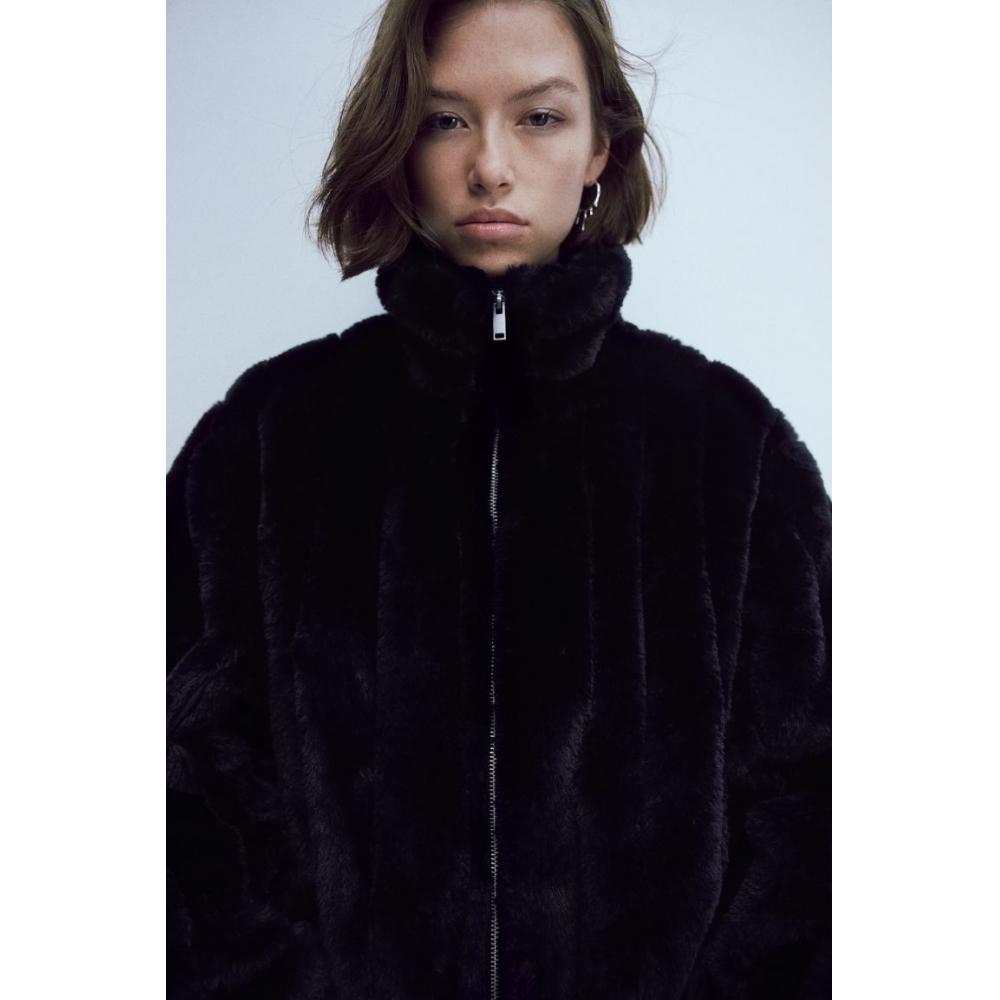 

Пушистая куртка HM черная