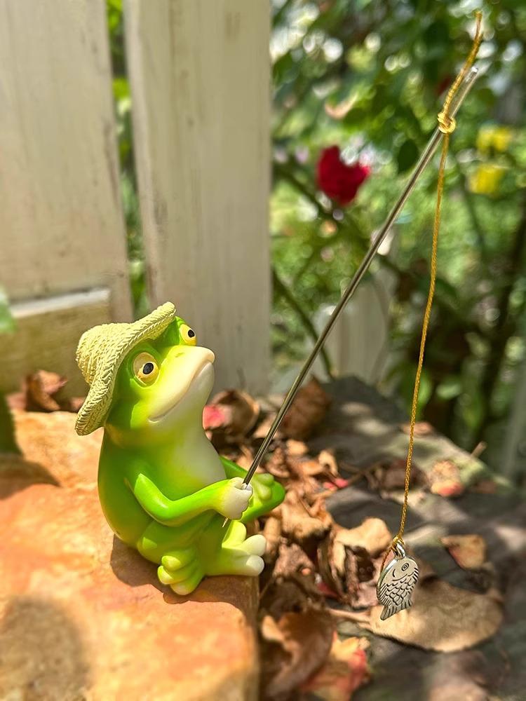 Venkovní zahradní pryskyřičná žába rybařící ozdoba - Dekorace pro jezírko a skalku
