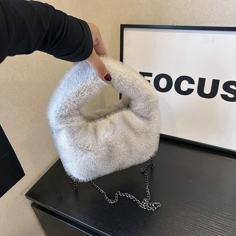 

Осенне-зимняя плюшевая сумка женская 2025 новая нишевая дизайнерская сумка-тоут высокого класса меховая сумка чёрный