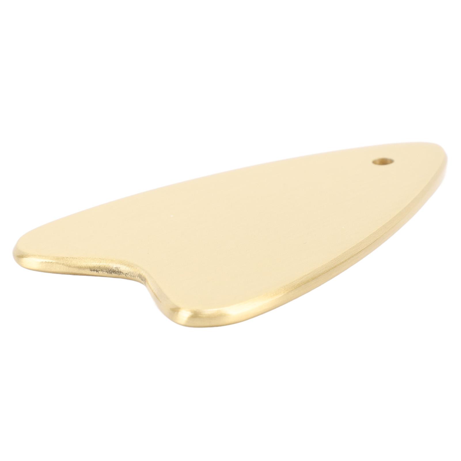 

Металлическая доска для гуа-ша для лица Уменьшает отечность Стимулирует кровообращение Форма сердца Медная скребковая