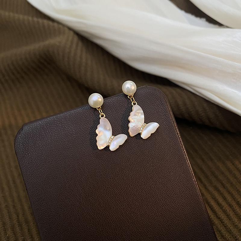 New Arrival Elegant Butterfly Pendant Natural Freshwater Pearl 14K Gold Filled Lady Necklace  Short Chain No Fade