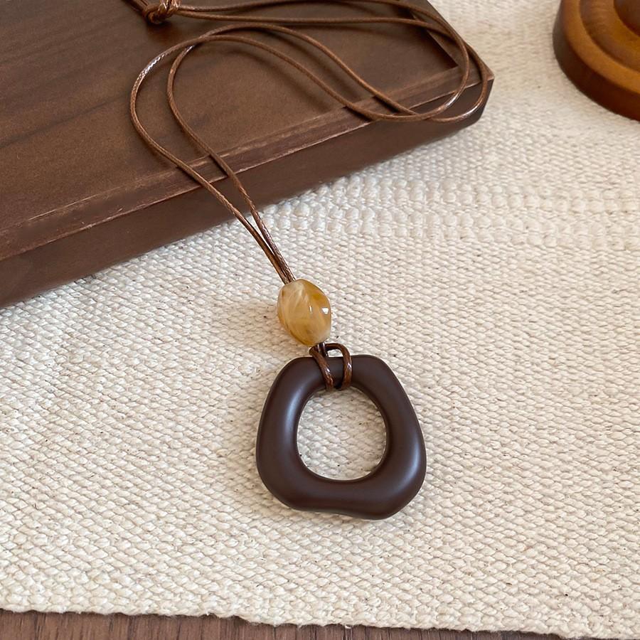 Wood chips irregular round square pendant necklace retro ethnic style collarbone chain design sense sweater chain women