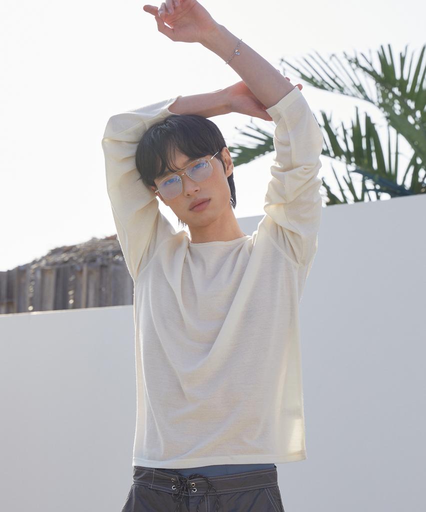 Dibeullu Low-Cut Scoop Neck Long Sleeve Cream
