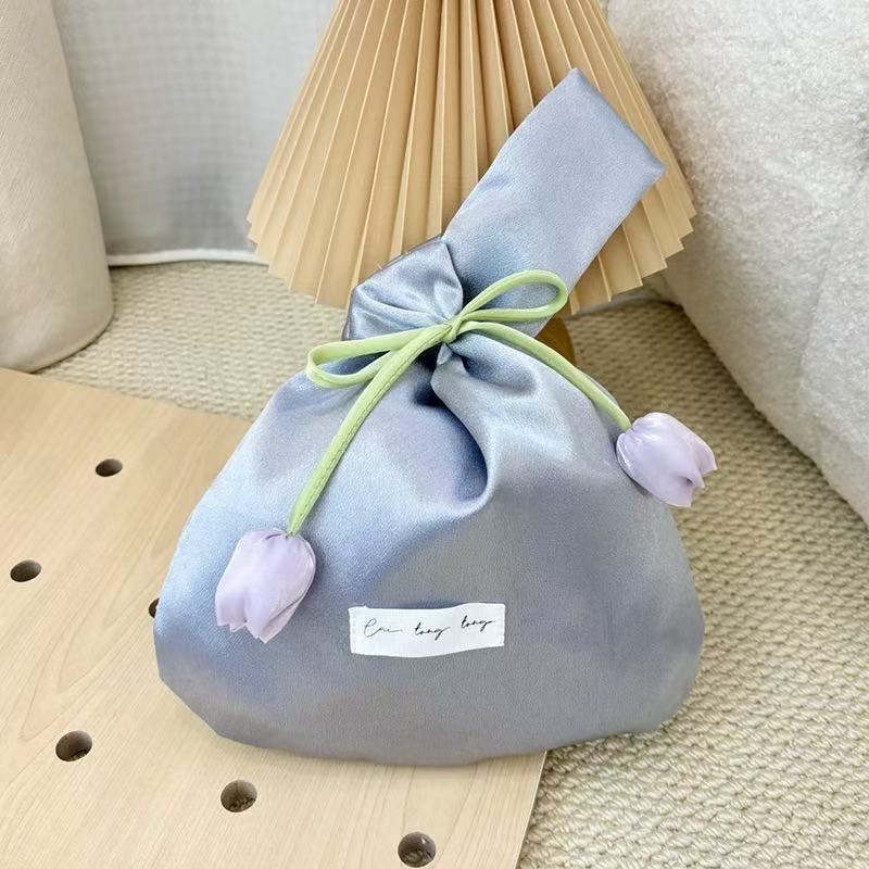 Vest Shape Tulip Wrist Bag Large Capacity Tope Handle Wedding Beauty Bag New Chinese Style Silk Cloth Goddess Day Gift Bag
