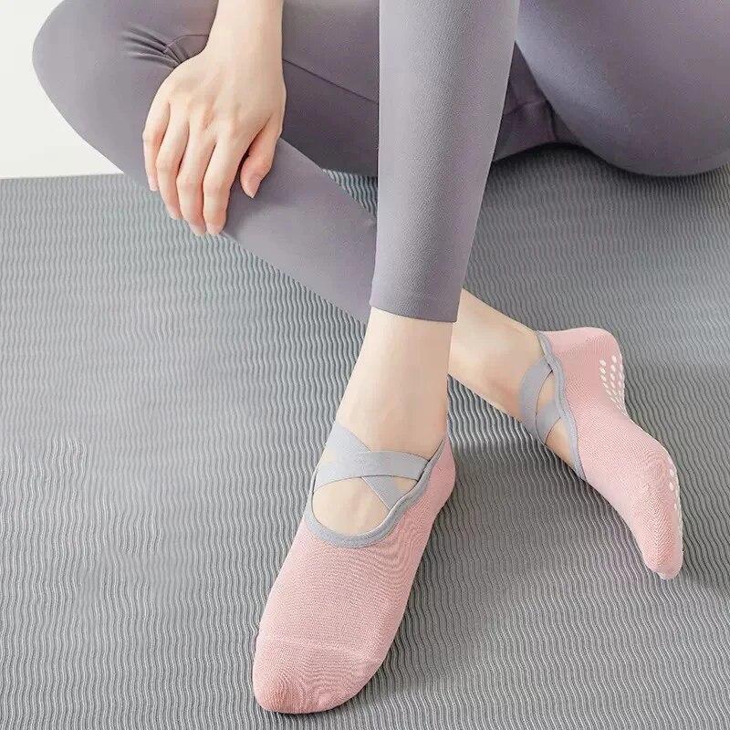 1Pair Yoga Socks Women's Non-slip Short Tube Sports Crew Sock Men Thin Sweat-absorbing Cross Straps Trampoline Pilates Dance Sox