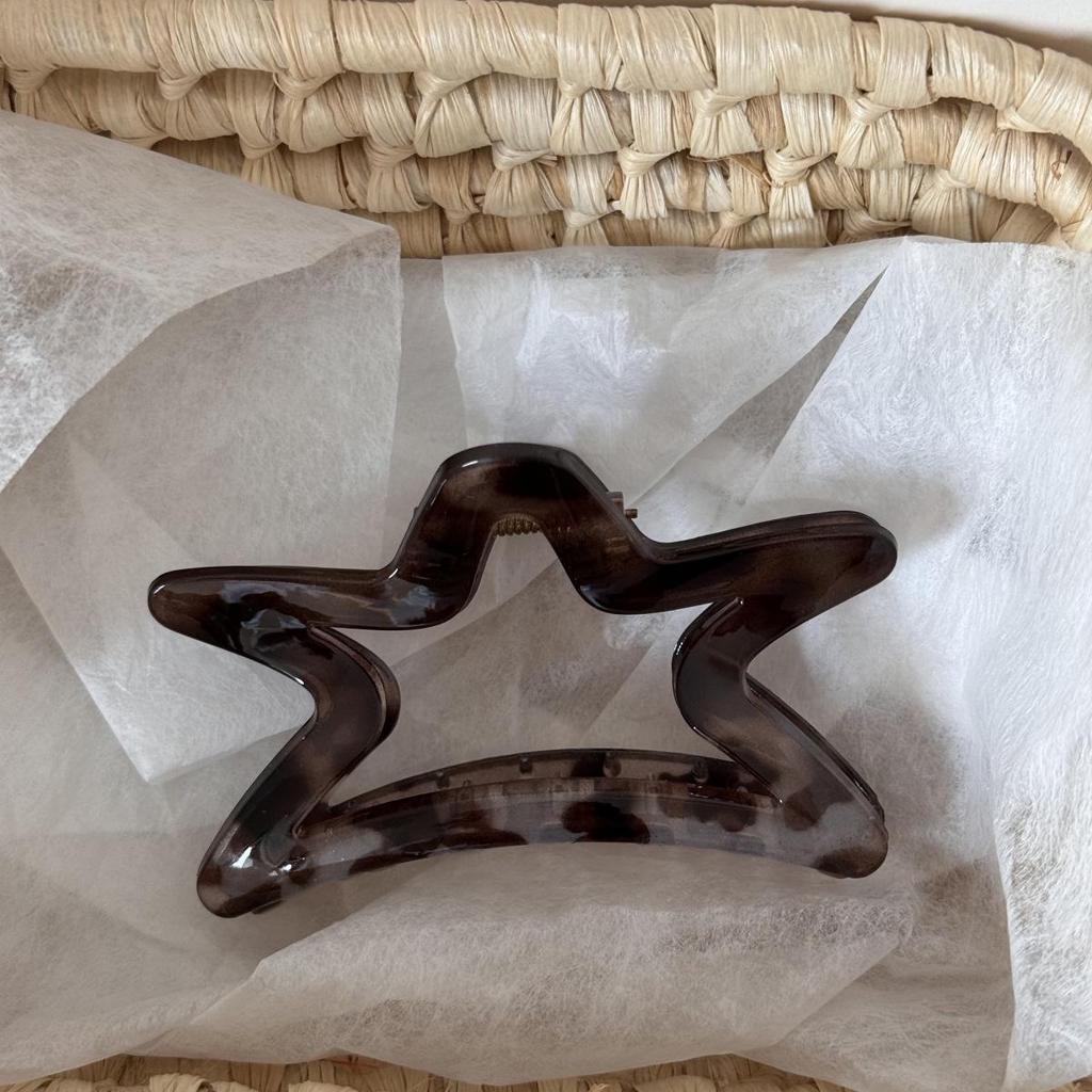 Retro Tortoiseshell Claw Clip: Elegant & Versatile Updo Hair Accessory for Women