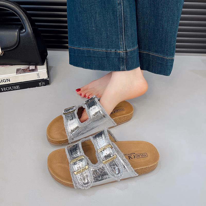 

Women wearing slippers 2025 summer new high-end fashion versatile one-word drag casual sandals women 40 срібний