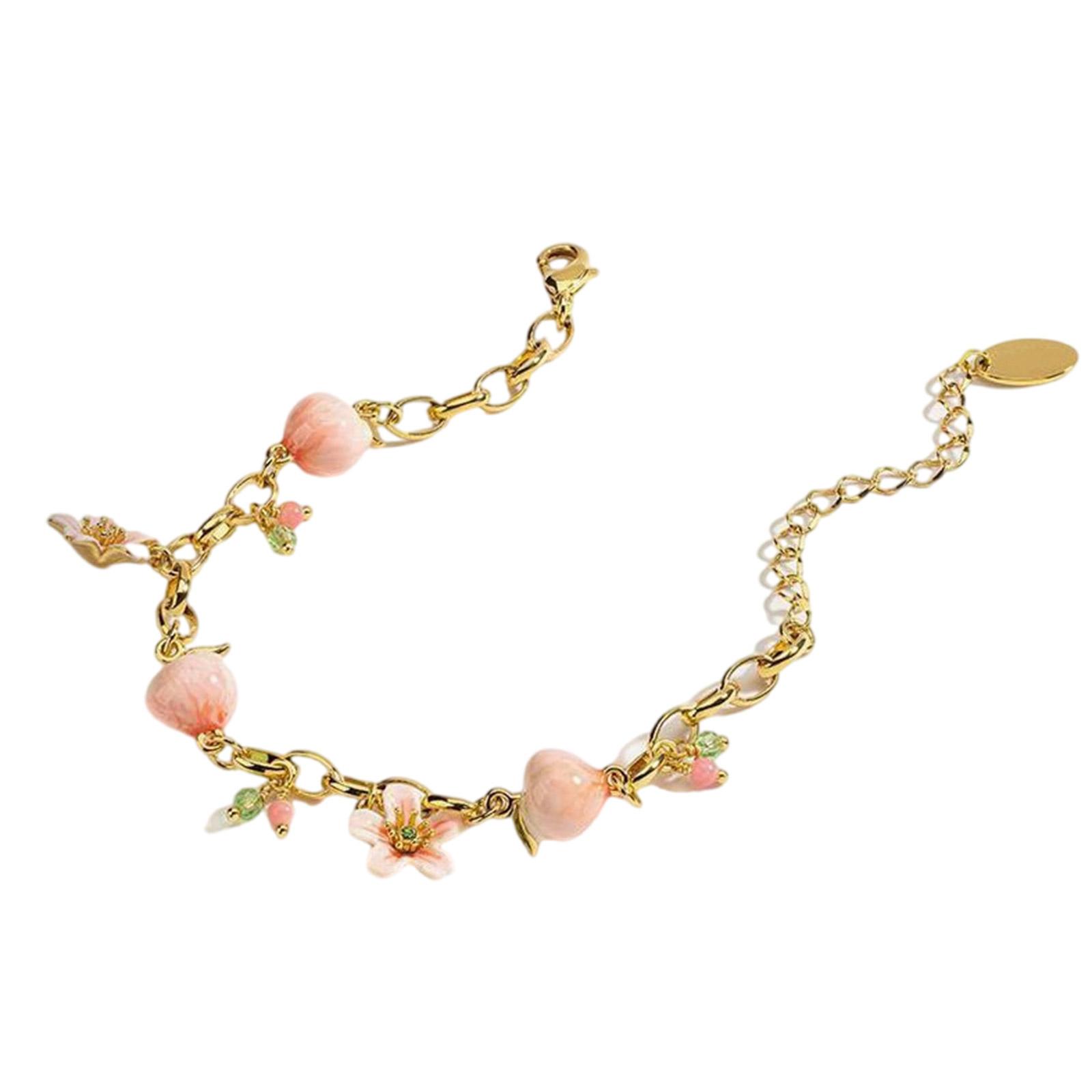 

Модный персиковый браслет-шарм, символизирующий сладость и удачу, подходит для молодых женщин и любителей моды.