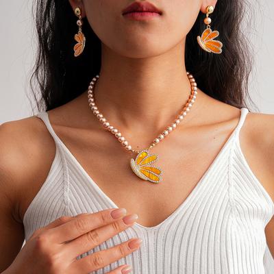 Diamond-encrusted Glass Imitation Pearl Beaded Acetate Plate Wing Necklace Vintage Necklace
