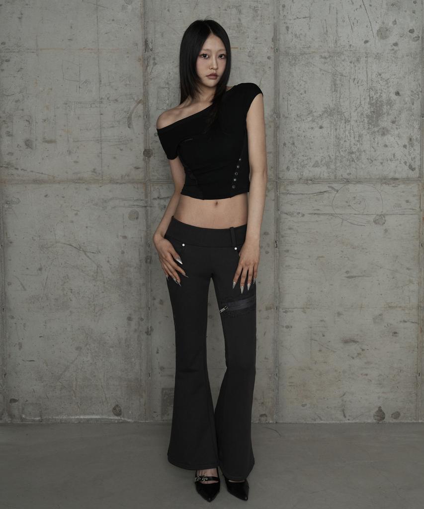 ETRE AU SOMMET Pigment Damage Panel Short Top (Black)