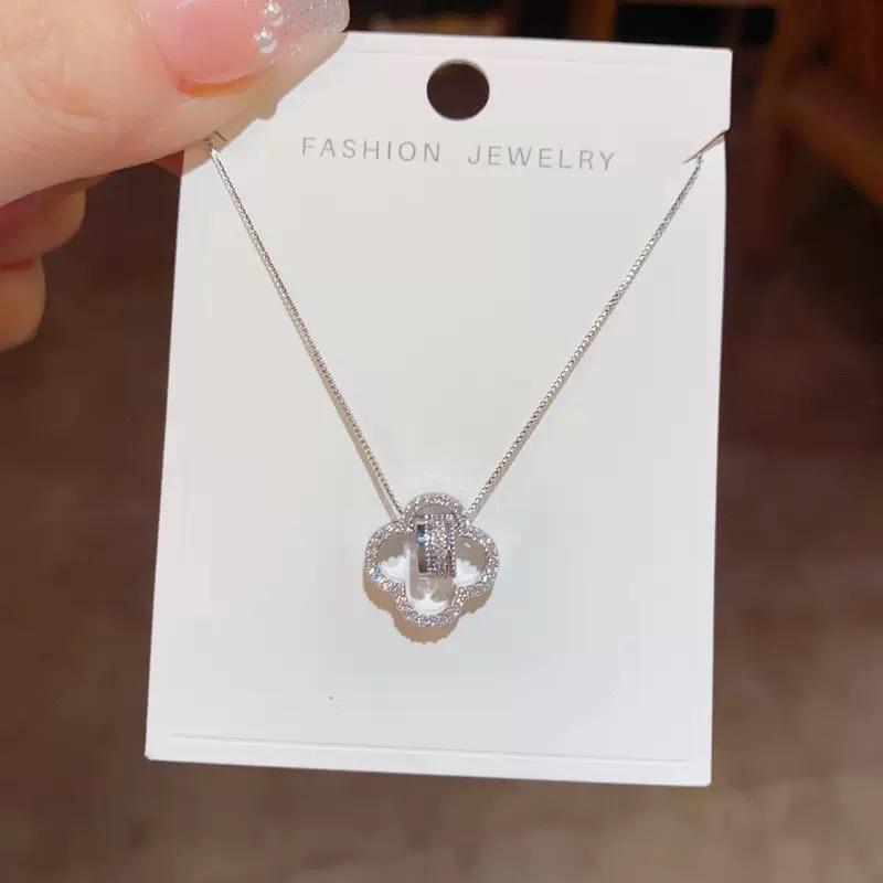Four-leaf Clover Transfer Bead Necklace for Women with Small Waist Pendant Light Luxury and High-end Feel