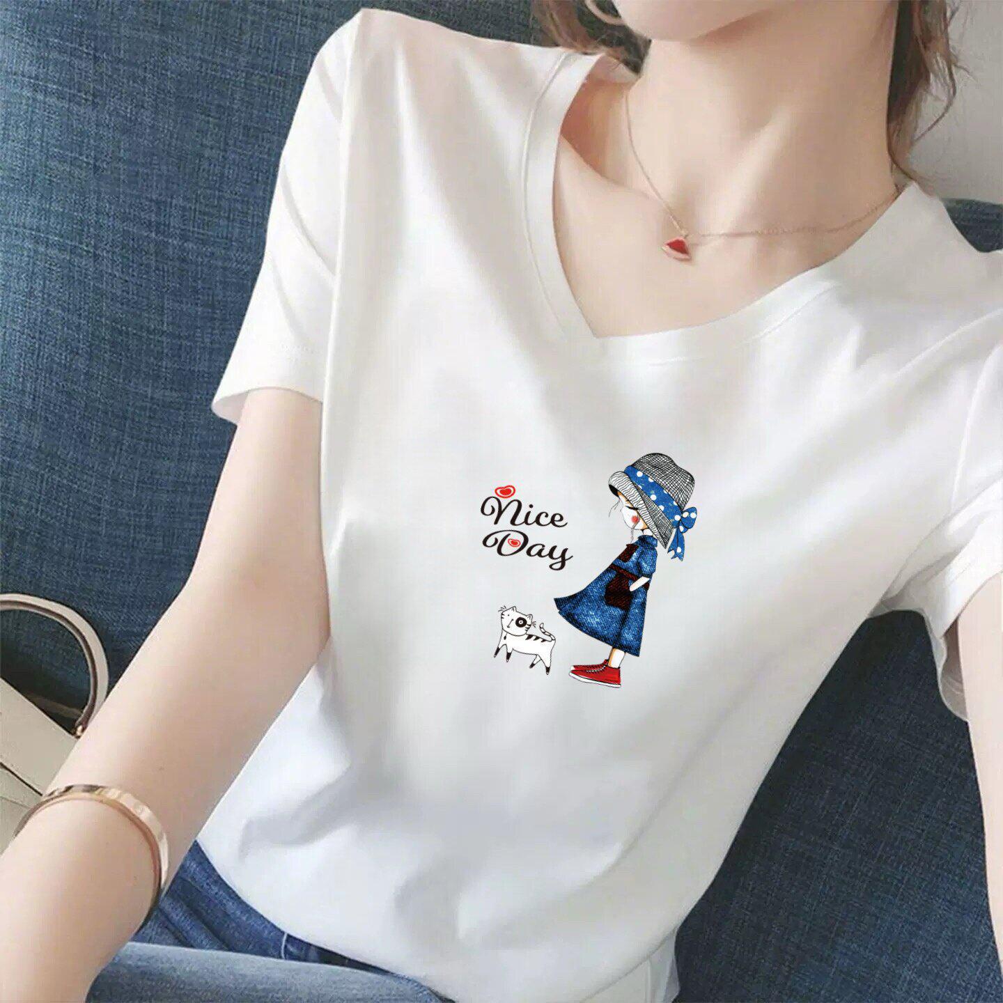

Women s White V-Neck Loose Print T-Shirt: Versatile Casual Top for All Ages Small