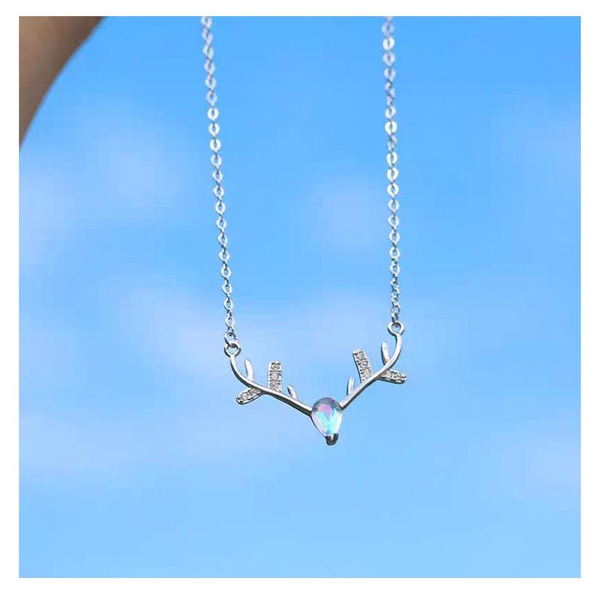 Elegant Elk Pendant Necklace in S925 Sterling Silver for Women – High-End Fashion Versatile Clavicle Chain