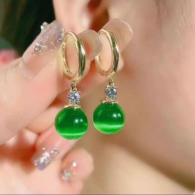 Elegant Green Cat's Eye Earrings: Retro Versatile Qipao Accessories